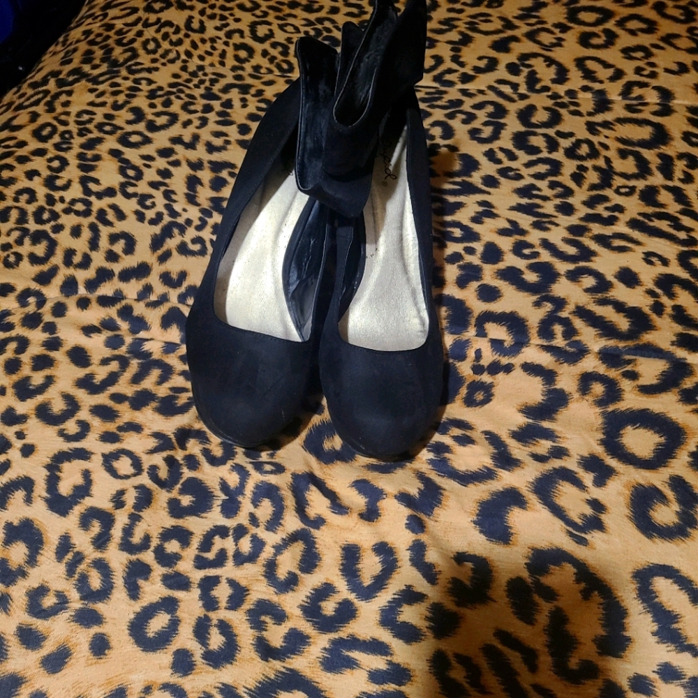 Shoes - Picture 2 of 3